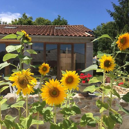 Gite Climatise De La Haute Rue Touvois Luaran gambar